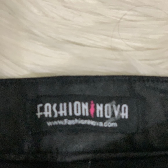 Fashion nova black shorts - Picture 3 of 3
